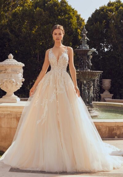 Abito da sposa in pizzo chantilly romantico