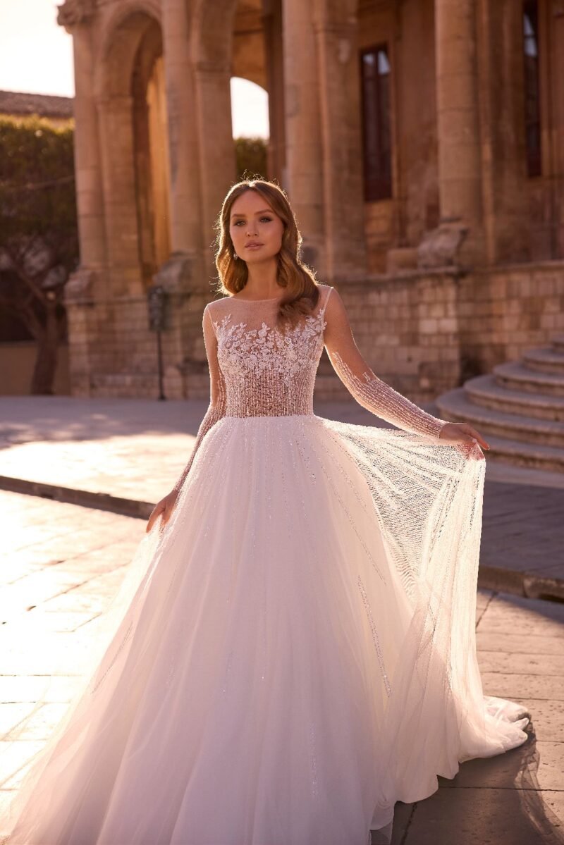 Abito da sposa ricamato in tulle e perline Veni Infantino